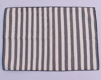 Handgeweven dhurrie-tapijt van 4x6 meter met grijze en witte strepen – Kilim-stijl