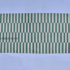 Plusieurs tailles en coton rustique vert et blanc moderne à quatre rayures tissé à la main - tapis de course réversible kilim