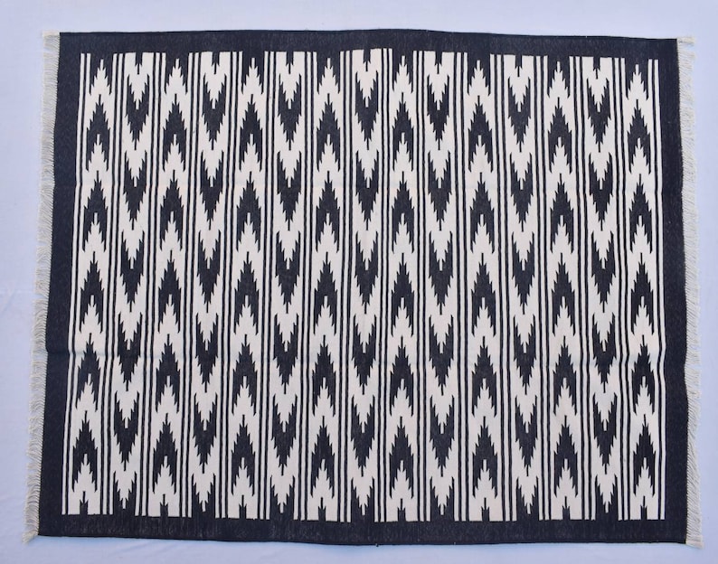 Handgewebter schwarz-weißer Baumwollteppich – Modernes Kelim-Design Bild 4
