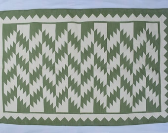 Handwoven Green and White Cotton Rug – Flat Weave Kilim Style