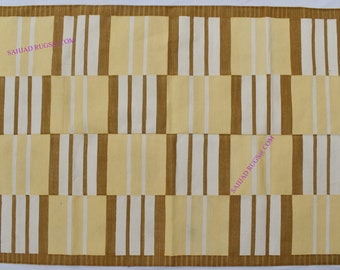 Tapis en coton à motif moderne fait main de couleur jaune et jaune rustique avec de la couleur blanche - tapis kilim tissé à plat et tissé à la main