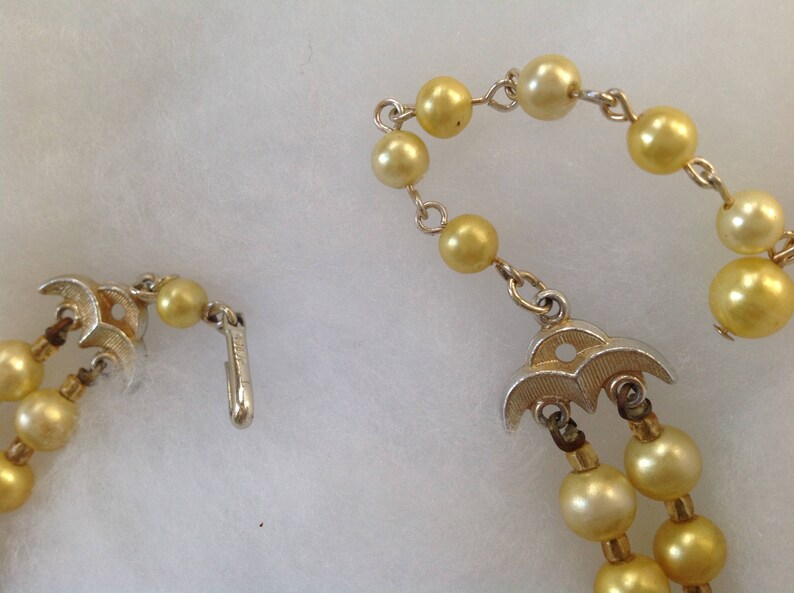 pearlized /&clear plastic bead 2 strand necklace 1950/'s greenish-yellow textured Vintage