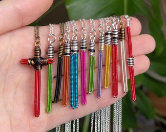 Lichtzwaard draadgewikkelde kettingen, Star Wars sieraden cadeau-ideeën, Luke Skywalker, Darth Vader-bedels, Mandalorian-kleding