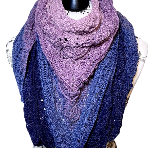Châle dégradé lilas, violet, bleu au crochet en coton