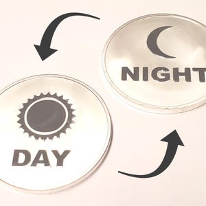 1x Ficha plateada de día/noche: ideal para controlar el tiempo en juegos como Magic: The Gathering (diámetro de 2 pulgadas)
