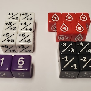 Contro. Set contatori dadi sistema 2PCG / 17 contatori unici / contatori positivi e negativi, contatori ferita e viola d6 per XP
