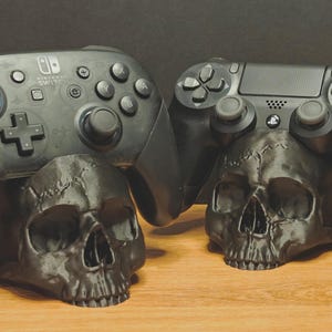 3D Gedruckter Schädel Controller Stand: Gruseliges Gaming Dekor