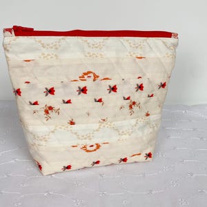 Zipper pouch, Make-up Pouch, Handmade Zipper Bag, Small Project Pouch, Notions pouch, Patchwork quilted cosmetic pouch