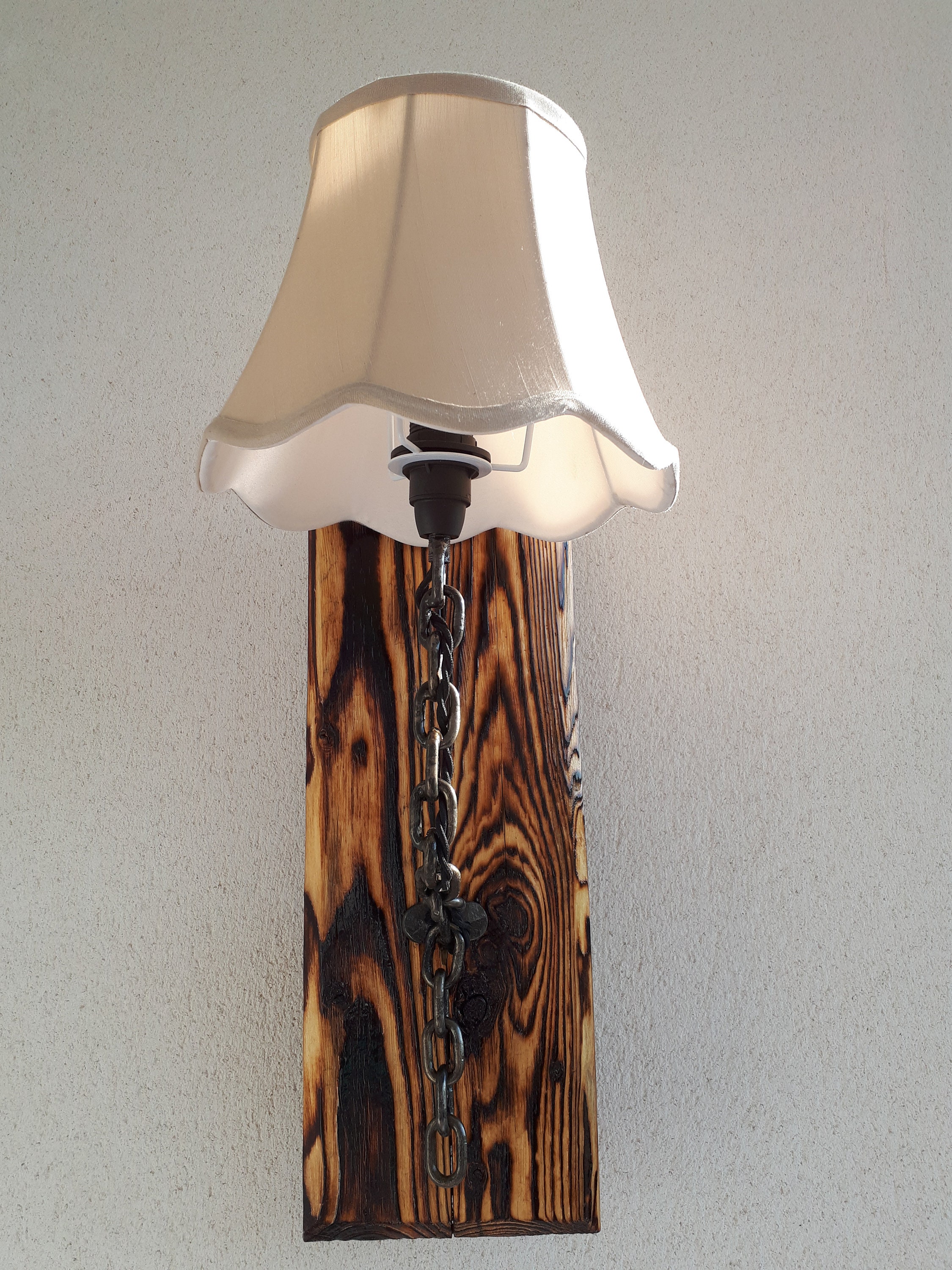 Applique Murale Création Artisanale en Bois Flammée et Chaine de Récupération