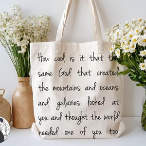 Wie cool ist es, dass der gleiche Gott SVG, christliche Zitat, Tragetasche PNG, Kinderzimmer Dekor, Kinderzimmer Wandkunst, Cricut Dateien, Silhouette Designs