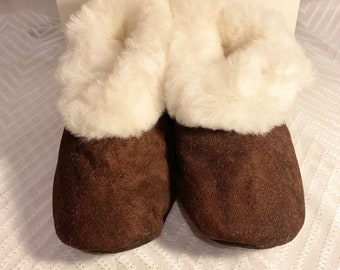 Handmade Peruvian Unisex Classic Baby Alpaca Wool Leather Slippers booties Super Soft Warm Fuzzy Inside and Out "Brown"