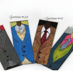 K&ouml;nnte beinhalten: Vier farbige Lesezeichen mit dem Text "Gentlemen #38", "Gentlemen #39", "Gentlemen #40" und "Gentlemen #41". Jedes Lesezeichen zeigt eine andere Illustration einer Person im Anzug und mit Krawatte.