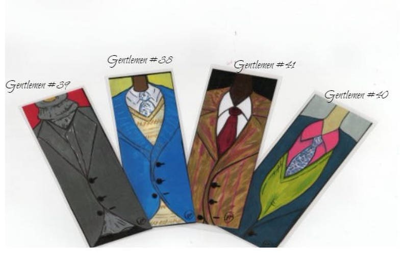 K&ouml;nnte beinhalten: Vier farbige Lesezeichen mit dem Text "Gentlemen #38", "Gentlemen #39", "Gentlemen #40" und "Gentlemen #41". Jedes Lesezeichen zeigt eine andere Illustration einer Person im Anzug und mit Krawatte.