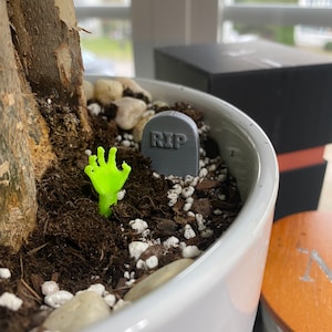 Plant Zombie Graveyard Planter Decoration