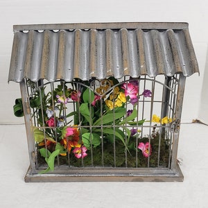 Draht-Metall-Vogelhaus-Welldachdekor 33 x 30 x 15 cm