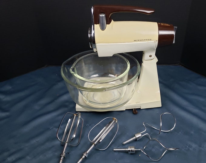 Vintage Sunbeam Mixmaster 12 Speed Kitchen Mixer W/2 Glass Bowl/2 Sets