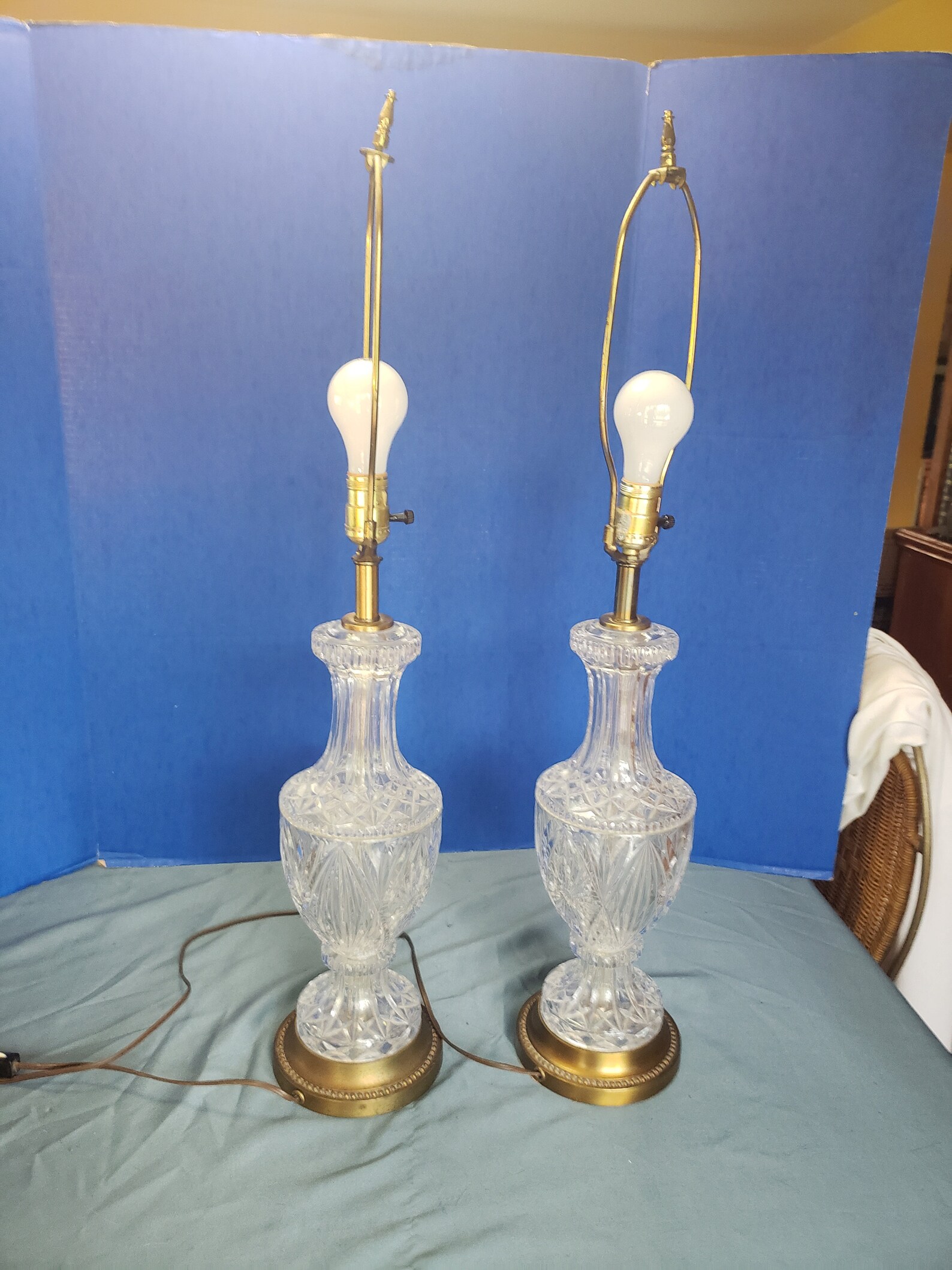 Pair of Vintage Diamond Cut Crystal Accent End Table Lamps Etsy