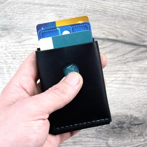Edc Brieftasche Schwarz Leder Benutzerdefinierte Einzigartige Brieftasche Handgemachtes Geschenk Edc Organizer Schwarz Geldklammer Handgefertigte schlanke Brieftasche Perfektes personalisiertes Geschenk