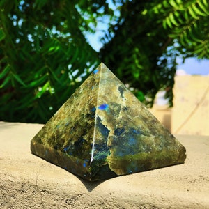 Highly Rainbow Flash Green  Labradorite  |65MM|~|2.55inch| Crystal Healing Natural Stone Pyramid.