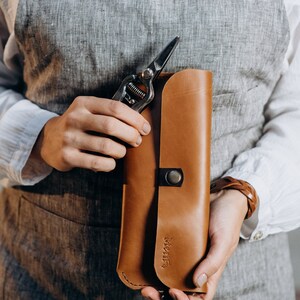 Exclusieve leren gereedschapskoffer voor bloemisten, tuinkoffer, cognac gereedschapskoffer voor bloemist, cadeau voor tuinders en bloemisten, gepersonaliseerde bloemistenkoffer