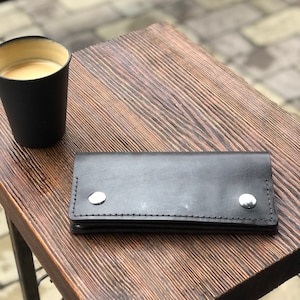 La gran billetera gris.  Monedero Gris Minimalista. Cartera larga. Cuero Fullgrain. Cartera de cuero vegetal. Cartera de hombres. Estilo de moda para hombres