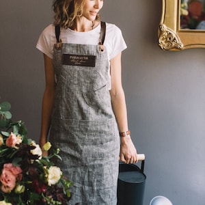 Gift For the Florist, Florist Linen Apron, Personalized Apron, Deluxe Garden Craft apron, Custom Gardening Apron, Mother&#39;s Gift