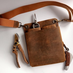 NEW design, Leather Gardening Belt, Florist Tool Hip Bag for tools, Garden Bag, Brown Tool Bag, Florist Organizer, Personalized Florist Bag