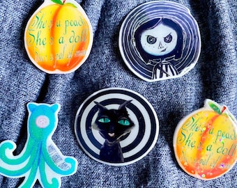 Pin de plástico Coraline hecho a mano