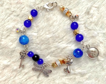 Pulsera con dijes inspirada en Coraline