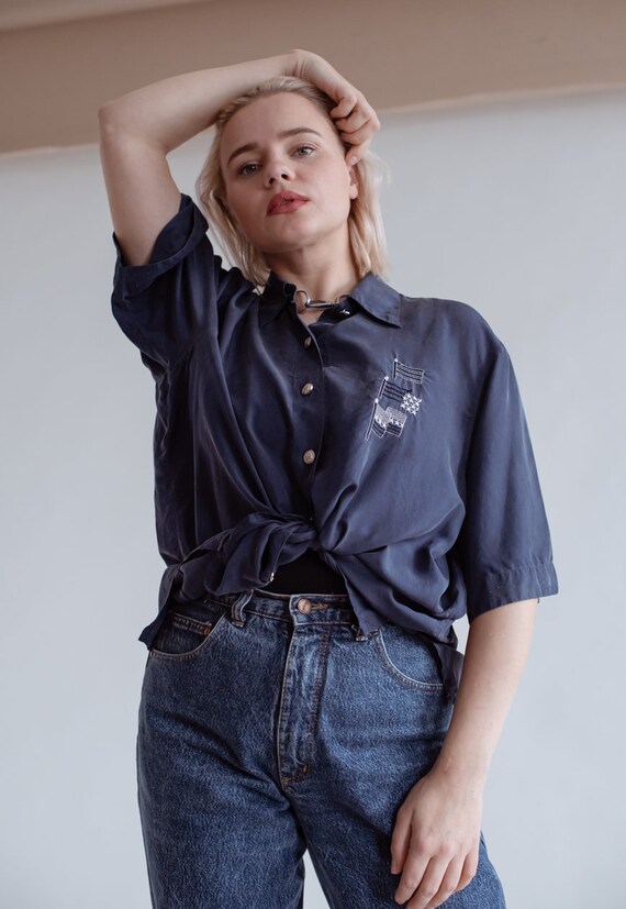 Vintage Short Sleeve Boxy Fit Silk Shirt in Navy L - Etsy Vintage Short Sleeve Boxy Fit Silk Shirt in Navy L - Etsy