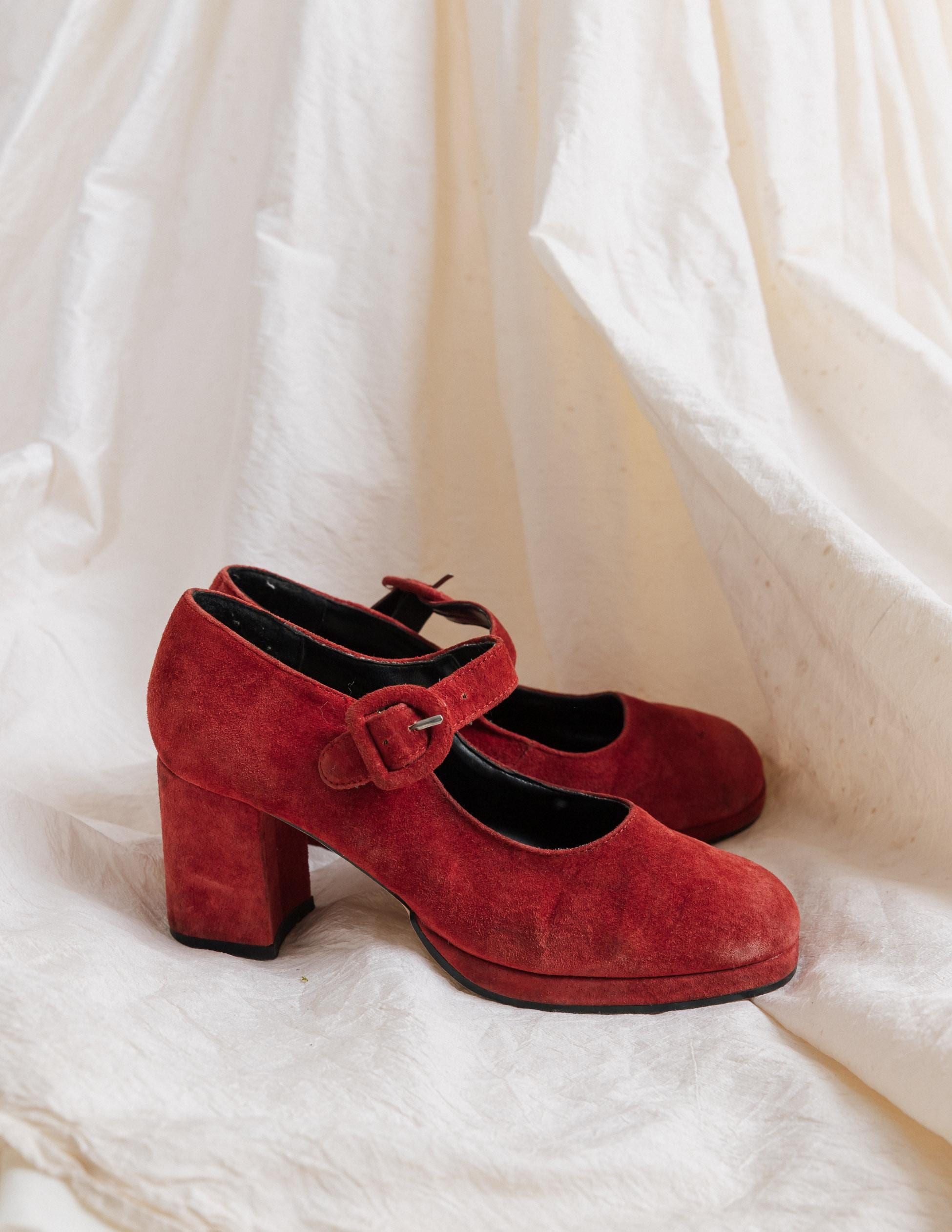 Red pumps kids deals