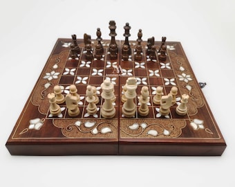 Jeu de backgammon et d'échecs personnalisés : échiquier fait main en noyer avec nacre
