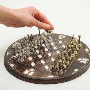 Miniatura tamaño madre de perla incrustado juego de ajedrez, regalo de Navidad, regalo del día del padre, pieza de ajedrez mitológico, ajedrez portátil, juego de ajedrez de madera,