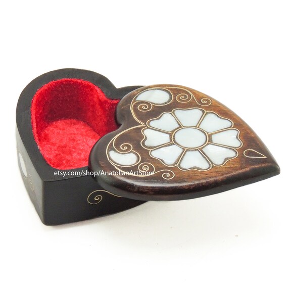 Mother of Pearl Heart Box: Vintage Ring/Jewelry Holder