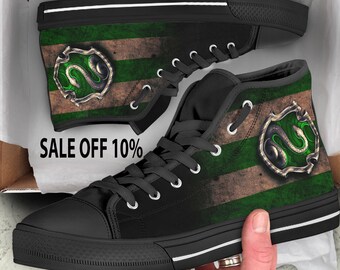 Slytherin, Slytherin shoes, Harry Potter, Harry Potter Shoes, Harry Potter White High Top, Harry Potter Custom Converse, Hogwarts Converse