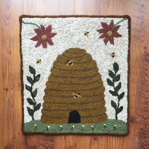 Rug Hooking Kit or Pattern "Be Happy", rug hooking, primitive designs, rug hooking kits, bee skeps