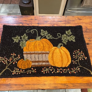 Rug Hooking kit/pattern "Pumpkins and Bittersweet"