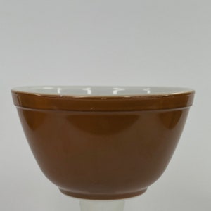 Small Pyrex Bowl in Brown Ideal for Mixing, Baking, Serving Holds 1 1/2 Pints Kitchen Essential image 1