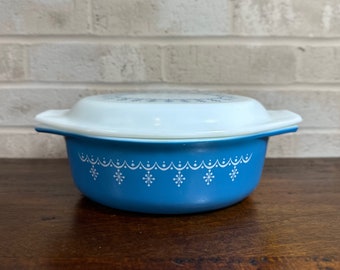 Vintage Pyrex Blue Snowflake Garland 1.5 qt Casserole Dish - Vintage Kitchen Cookware