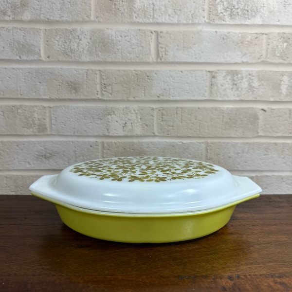 Pyrex Verde Olive Sectioned Casserole Dish - Vintage 1.5 qt Green Kitchen Bakeware