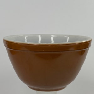 Small Pyrex Bowl in Brown Ideal for Mixing, Baking, Serving Holds 1 1/2 Pints Kitchen Essential image 2