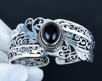 ブラックオニキスバングル：ハンドメイド925スターリングシルバー 