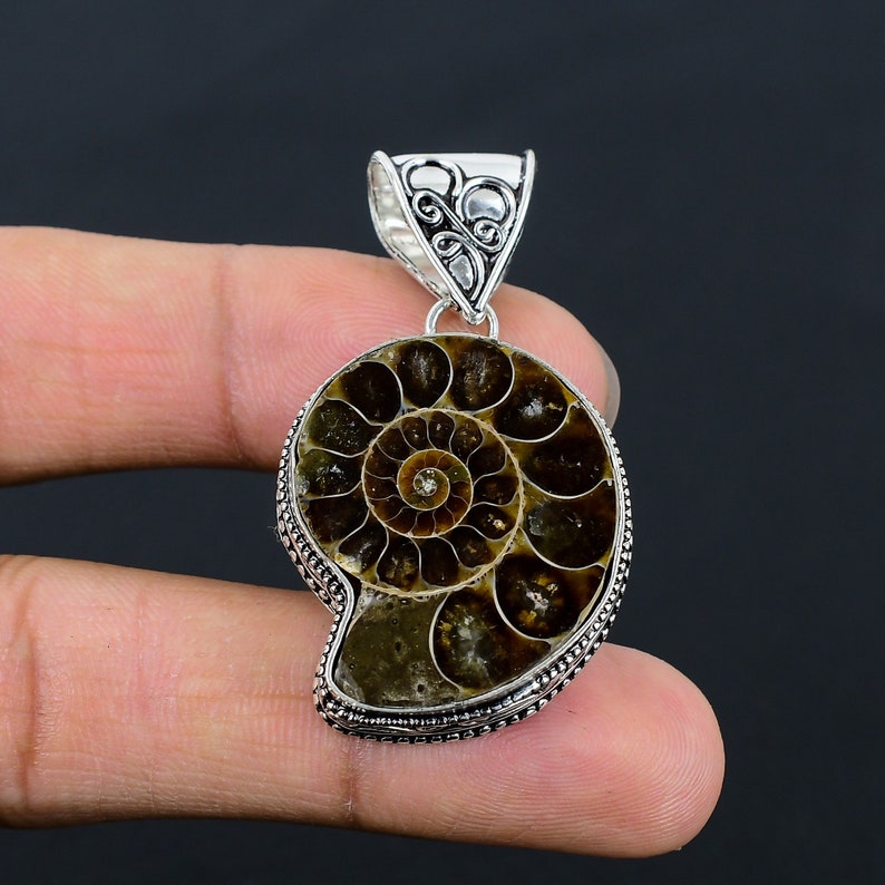 Ammonite Gemstone Silver Pendant-925 Sterling silver Pendant-Handmade Jewellry-Ammonite silver Vintage Pendant jewelry for Birthday Gifts zdjęcie 6