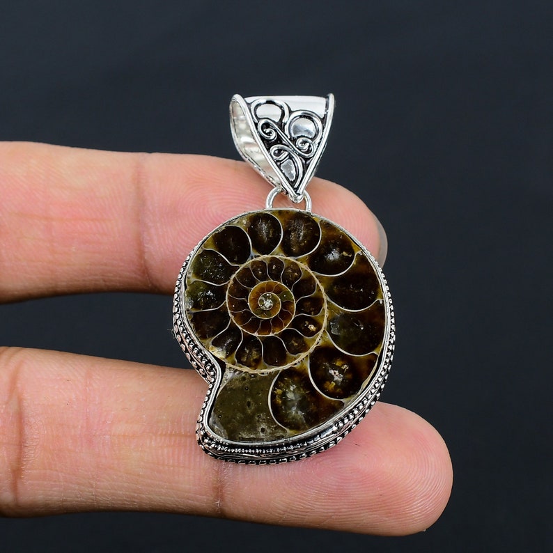 Ammonite Gemstone Silver Pendant-925 Sterling silver Pendant-Handmade Jewellry-Ammonite silver Vintage Pendant jewelry for Birthday Gifts zdjęcie 2