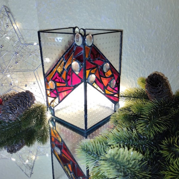 Windlicht aus Tiffanyglas ist die besondere Wohnungsdeko, Ein Leuchtobjekt der besonderen Art