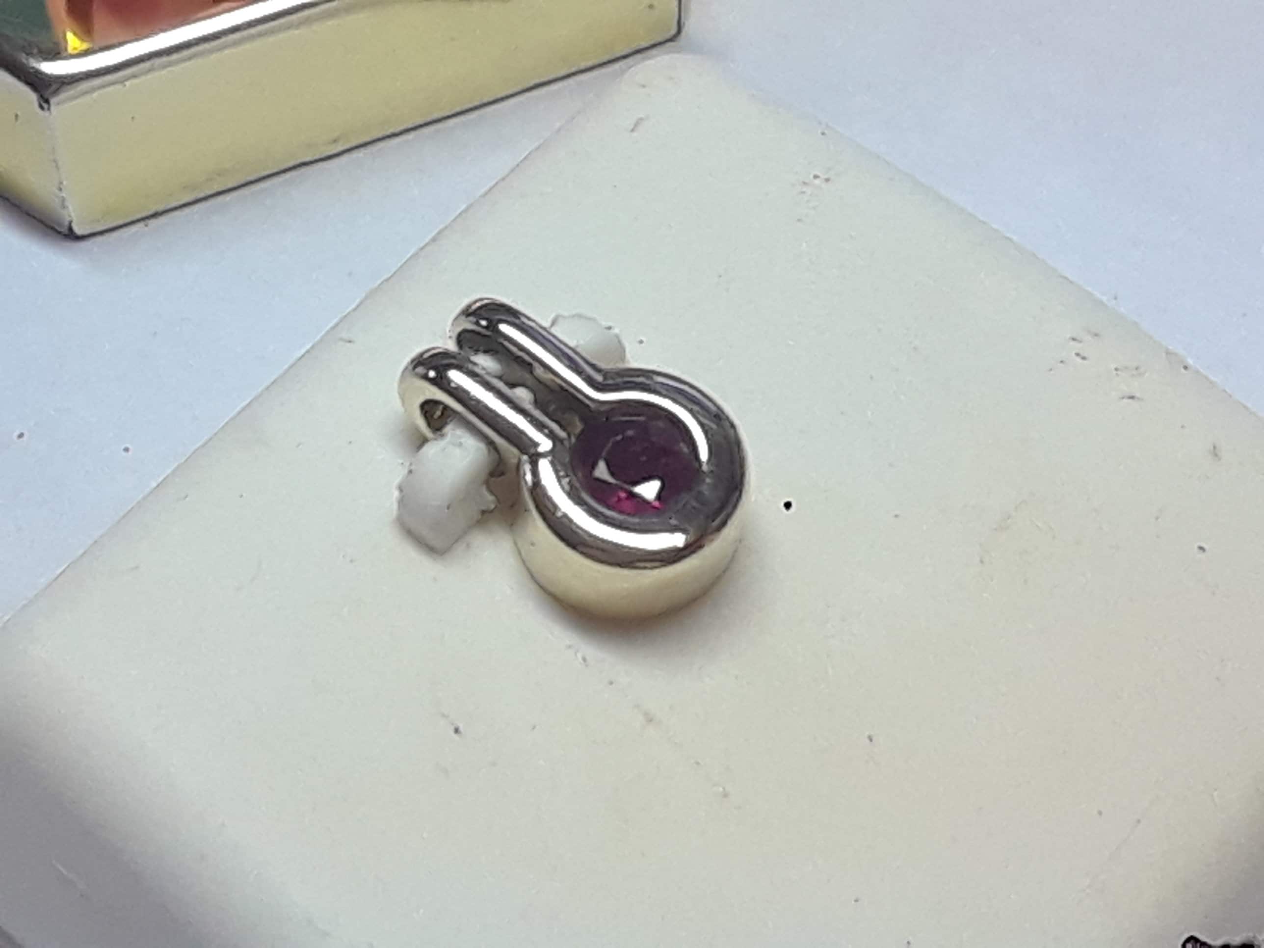 Estate .30ct Natural Round Ruby 14kt Yellow Gold Bezel Drop