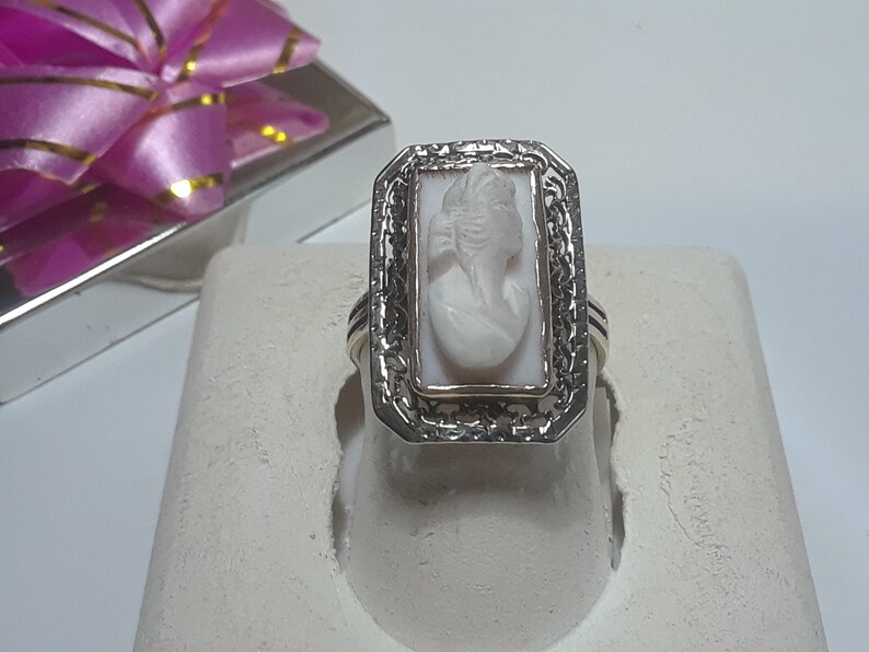Antique Oval Cameo Ornate Ball Framed 10Kt Yellow /& Rose Gold Ring #13266