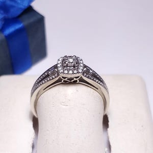 Estate .25ctw Natural Rd/bg Diamond Halo Split Shank 10kt WG