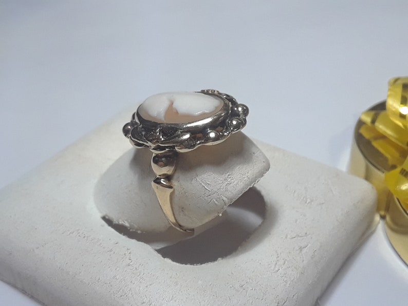 Antique Oval Cameo Ornate Ball Framed 10Kt Yellow /& Rose Gold Ring #13266