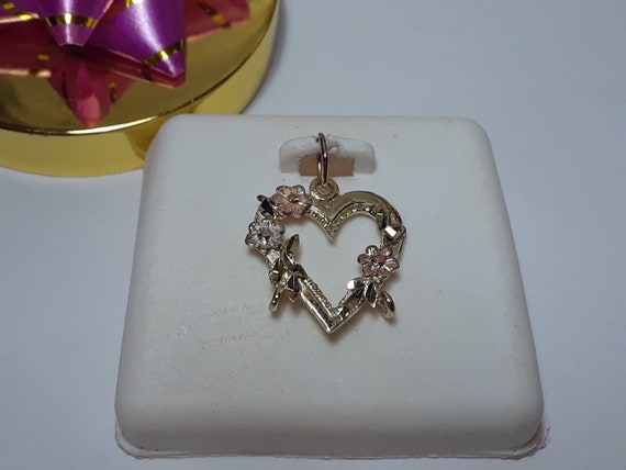 Vintage Tri-color Open Floral Heart 14Kt Charm Hol
